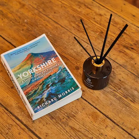 Host & - Daisy Машам