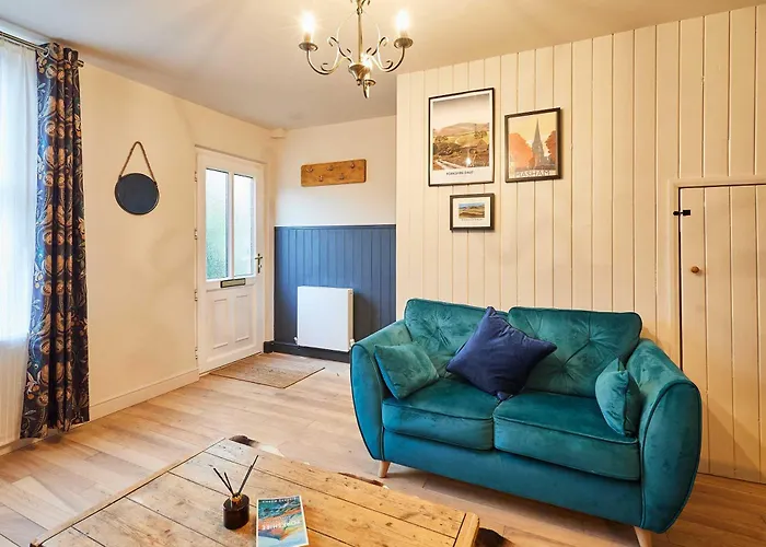 Host & - Daisy * Masham